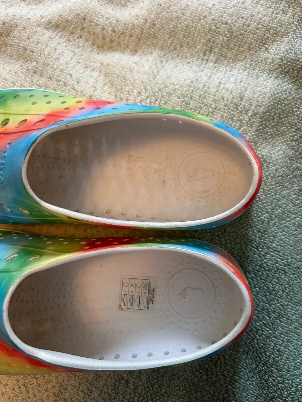 Native Kids Rainbow Tie-Dye Slip-On Water Shoes - White Trim Sz Youth 5